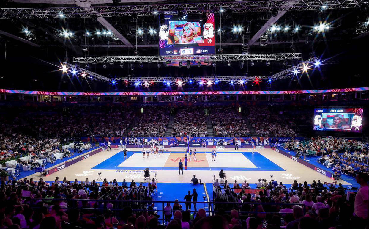 塞维利亚迎NBA总决赛关键赛；赛前手感冰凉；球迷炸锅；赛程密集仍需轮换的简单介绍